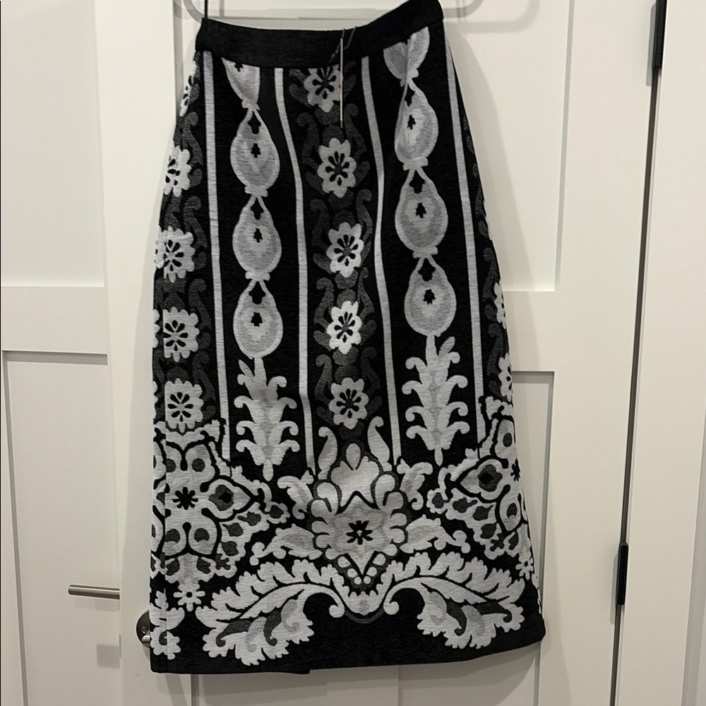 NWT tuckernuck jacquard skirt